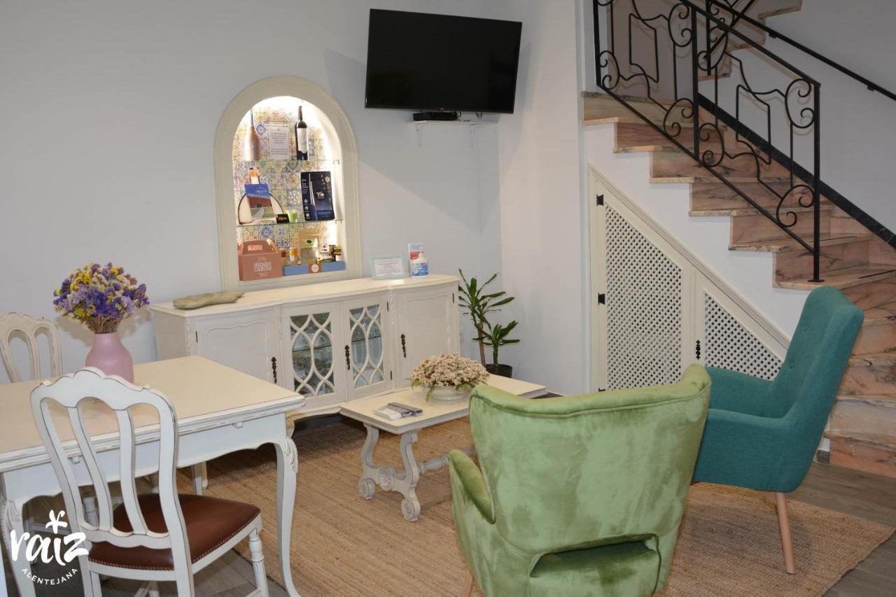 Raiz Alentejana Bed & Breakfast Регуенгос де Монсараз Екстериор снимка