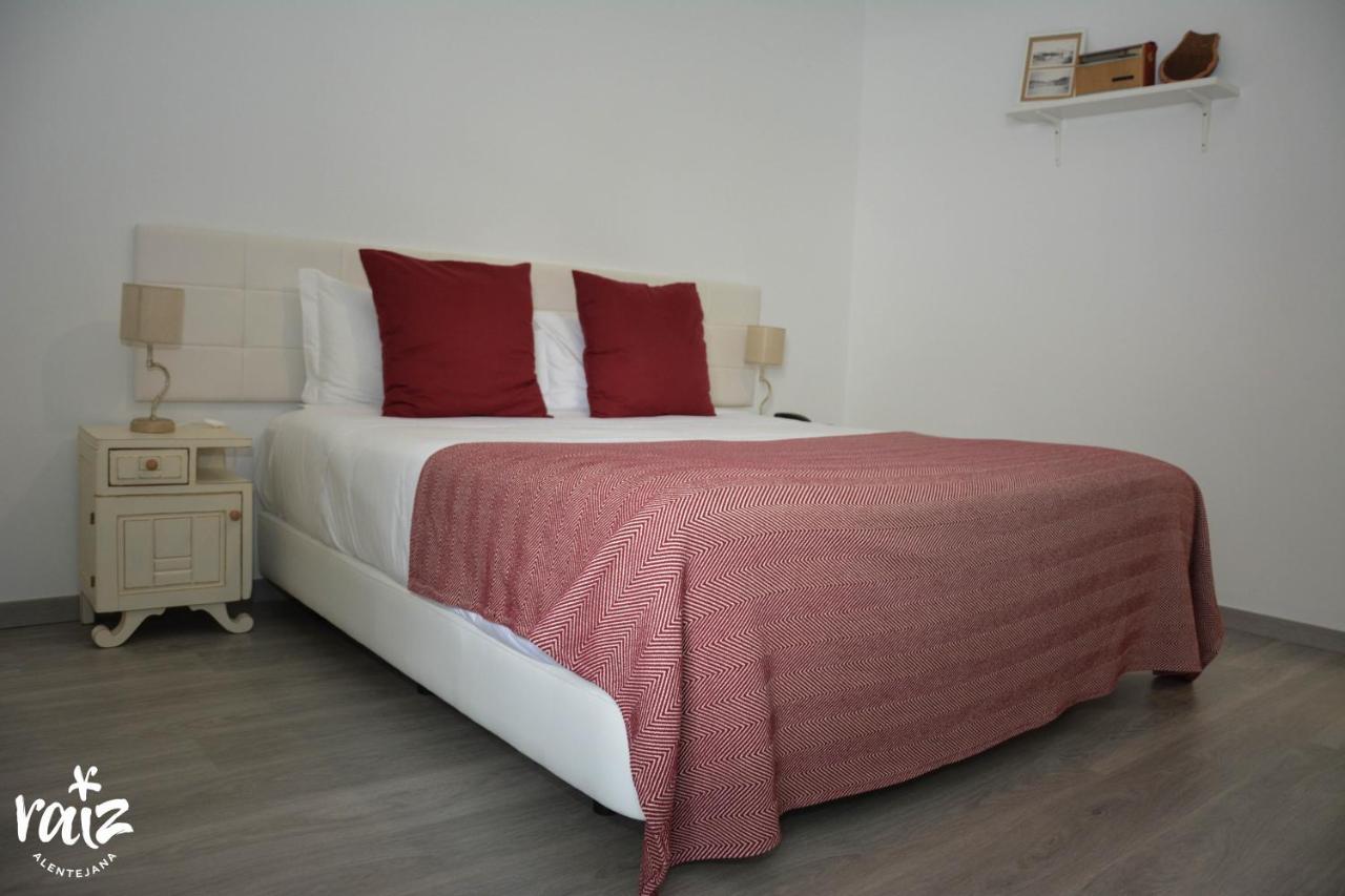 Raiz Alentejana Bed & Breakfast Регуенгос де Монсараз Екстериор снимка